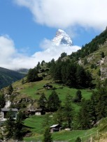 Pitoresk - Zermatt'ın ardından arzı delerek yükselen ikonik Matterhorn. Fotoğraf: Ali D. Özbakır.